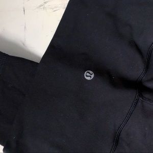 Black Lululemon leggings.